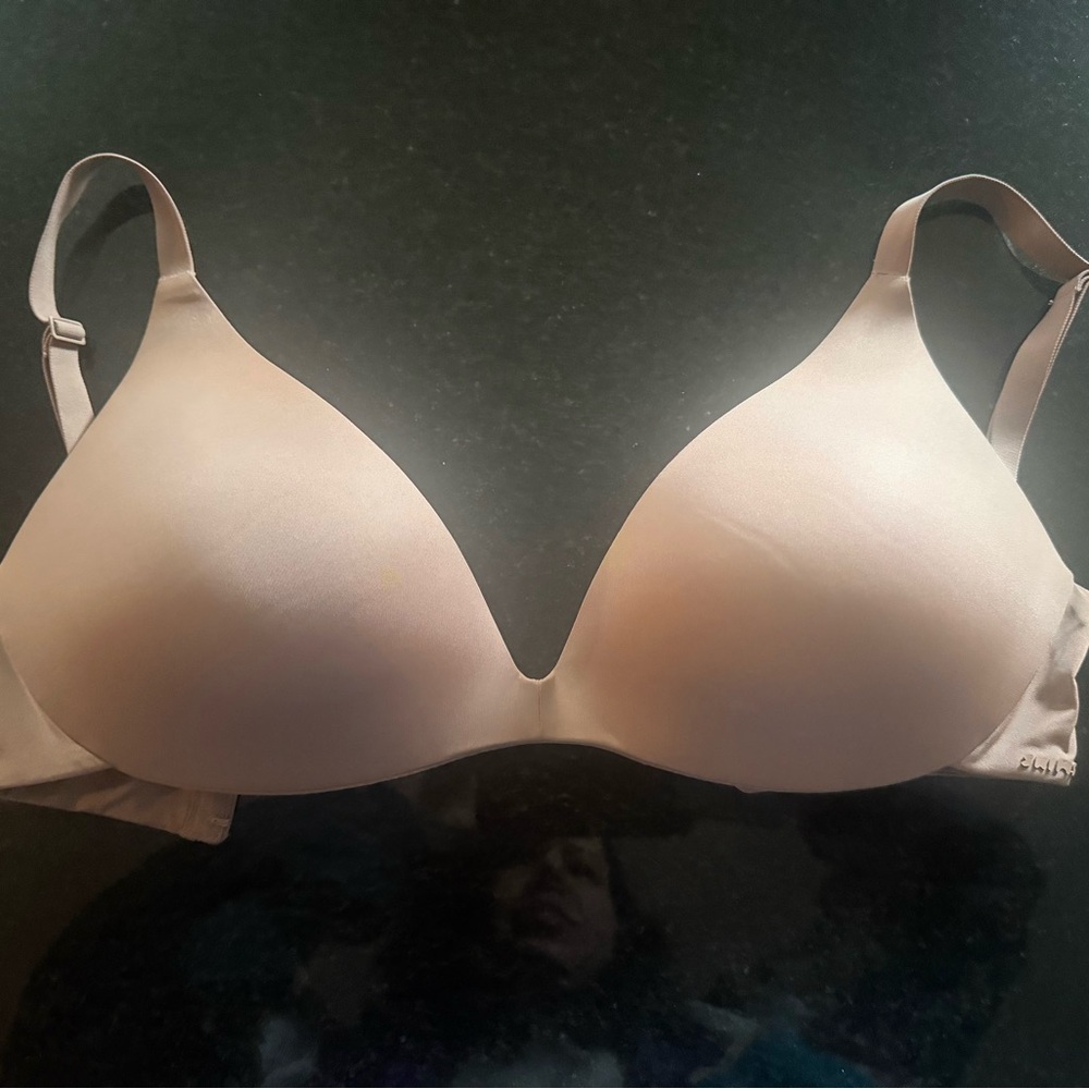SKIMS Wireless Push-Up Bra 32DDD Nude Seamless Plunge Logo NWOT